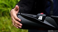 PT Penta Laju Jaya Motor selaku agen pemegang merek dari KTM di Indonesia, menjual KTM 250 Adventure per Februari 2022 adalah Rp 79 juta dalam status On The Road Jadetabek.  