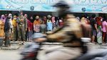 Miris! Minyak Goreng Murah, tapi Harus Rela Antre
