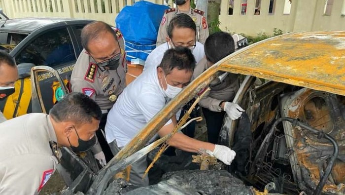 Penampakan Camry terbakar yang menewaskan AKP Novandy Arya Kharisma dan Sis Zahra PSI Penampakan Camry terbakar yang menewaskan AKP Novandy Arya Kharisma dan Sis Zahra PSI