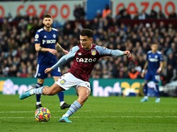 Philippe Coutinho begitu berbahaya di lini serang Aston Villa. Coutinho dapat bermain di belakang striker, yang tidak jarang juga main meleba (Getty Images)