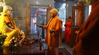 Di kampanye, ia juga sering menggaungkan pernyataan berbau kebencian dan anti-Muslim. Namun, pemerintah tak keberatan dengan tindakan Adityanath. Mereka membiarkan tanpa mencoba meredam. 