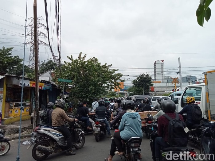 PT KAI akan menutup pintu perlintasan sebidang kereta api di Stasiun Pasar Senen, (Jakpus. (Anggi M/detikcom)