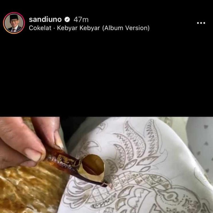 sandiaga memposting batik blitar pesana justin holiday