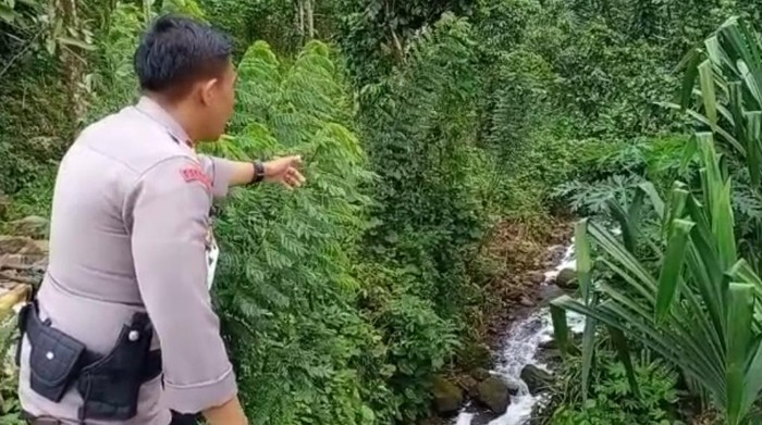 Sungai di Gowa, Sulsel berbusa. (dok. Istimewa)
