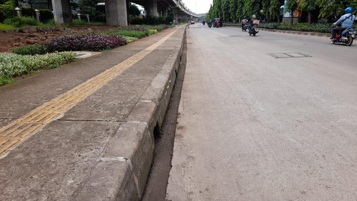 Tali air di Jl DI Panjaitan yang bisa atasi genangan aneh