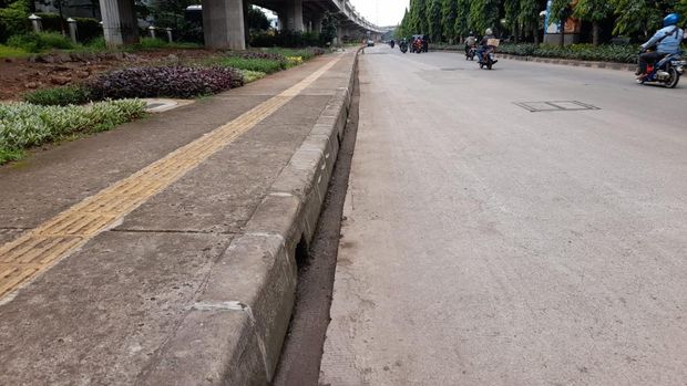 Tali air di Jl DI Panjaitan yang bisa atasi genangan aneh