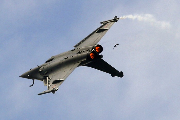 Kementerian Pertahanan (Kemhan) melakukan penandatanganan kontrak kerja sama pembelian 6 pesawat tempur generasi 4,5, Dassault Rafale. Jet tempur tersebut merupakan buatan Prancis.