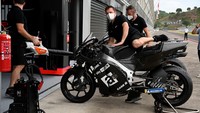 Tes MotoGP akan digelar pertama kalinya di sirkuit Mandalika, pada Jumat-Minggu, 11-13 Februari 2022 besok. Sirkuit Mandalika sendiri mendapatkan jatah seri kedua di MotoGP 2022 pada 20 Maret mendatang, setelah balapan pembuka di Qatar.