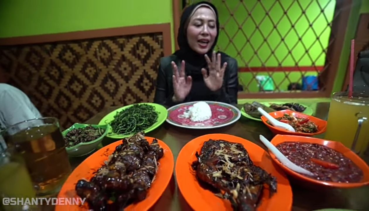 Raos Pisan! Ini 5 Warung Sunda Favorit Shanty Denny