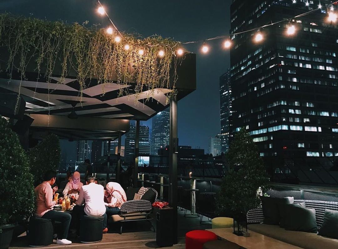 5 Kafe Rooftop dengan Suasana Romantis, Cocok untuk Rayakan Valentine!