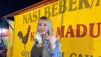 Foto Anastasya setelah menikmati nasi bebek goreng juga tak lupa ia bagikan ke akun Instagram. Foto: Instagram @anastasyakh