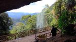 Berkemah di Mulut Gua yang Dikelilingi 27 Air Terjun di Riau