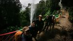 Berkemah di Mulut Gua yang Dikelilingi 27 Air Terjun di Riau