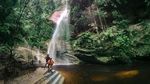 Berkemah di Mulut Gua yang Dikelilingi 27 Air Terjun di Riau