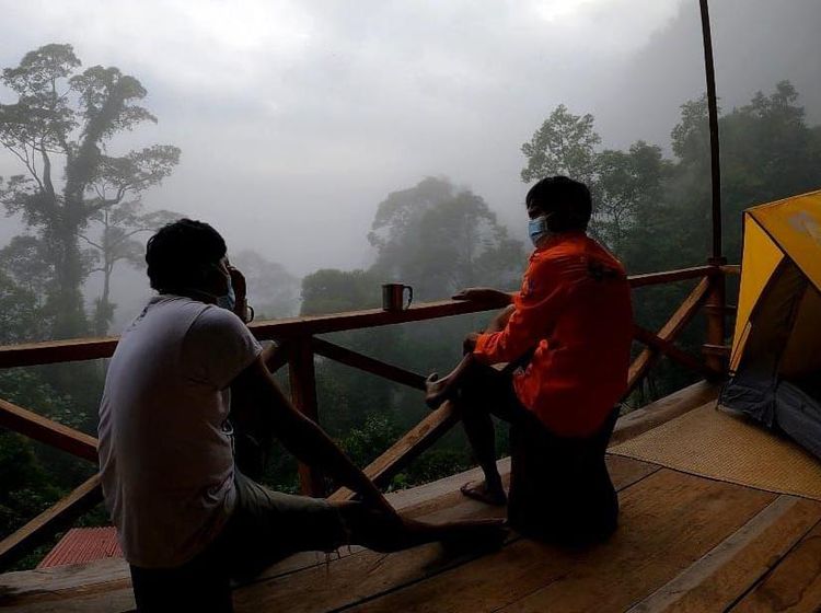 Berkemah di Mulut Gua yang Dikelilingi 27 Air Terjun di Riau