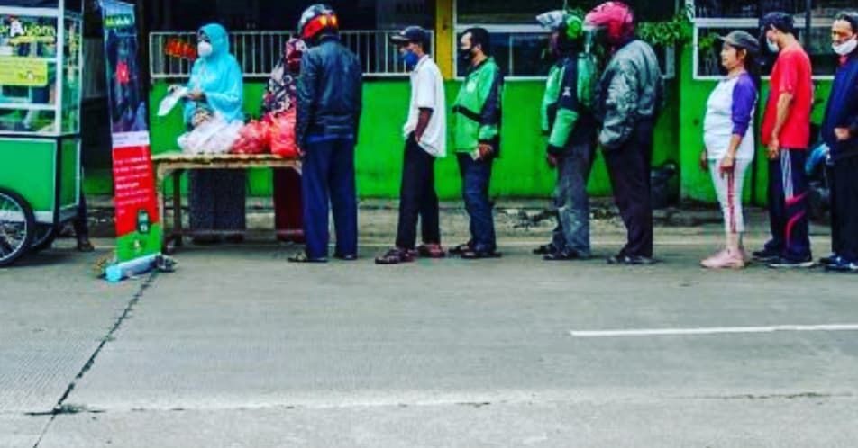 Bubur Ayam Gratis di Depok. Bagikan 90-150 Porsi Setiap Harinya.
