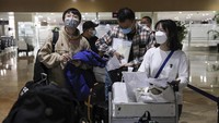 Pemerintah pun dilaporkan juga mengakhiri sistem klasifikasi risiko yang melarang wisatawan asing dari sejumlah negara yang dinilai terdampak parah pandemi COVID-19 masuk ke Filipina.