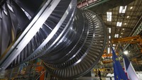 Langkah Prancis dalam upaya transisi energi dari bahan bakar fosil ini pun tak main-main. Raksasa listrik Prancis, EDF, pun mengumumkan kesepakatan untuk membeli cabang turbin nuklir dari pabrikan Amerika. EDF pun memperkirakan pembangunan 6 reaktor nuklir baru Prancis itu akan membutuhkan biaya mencapai 50 miliar euro atau 57 miliar dollar Amerika Serikat.