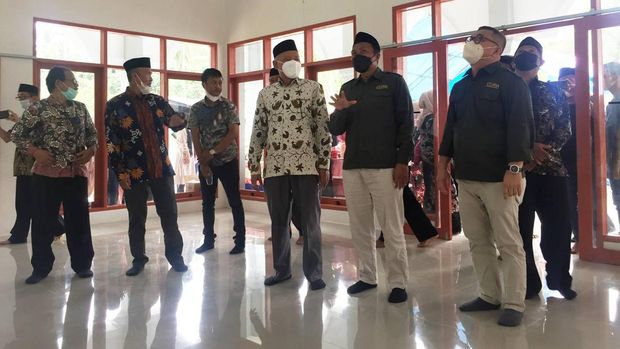 CT ARSA Foundation Serah Terima Fasilitas Ibadah di Mamuju Sulbar.