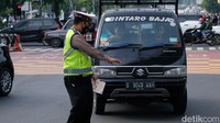 Ketentuan ini diatur dalam Surat Keputusan Kepala Dinas Perhubungan DKI Jakarta Nomor 57 Tahun 2022 tentang Petunjuk Teknis Pelaksanaan Manajemen Kebutuhan Lalu Lintas Dengan Sistem Ganjil-Genap pada Masa PPKM Level 3 COVID-19.