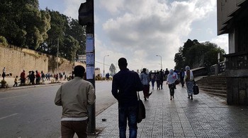 Seolah dua foto disatukan. Foto: Reddit