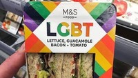 Produsen sandwich kemasan ini punya kreativitas yang luar biasa. Sandwich dengan isian lettuce, guacamole, bacon dan tomat ini diberi nama Sandwich LGBT. Foto: Instagram/foodfunnynet