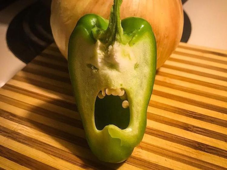 10 Makanan Ini Bentuknya Kocak, Ada Pizza Emergency hingga Paprika Teriak