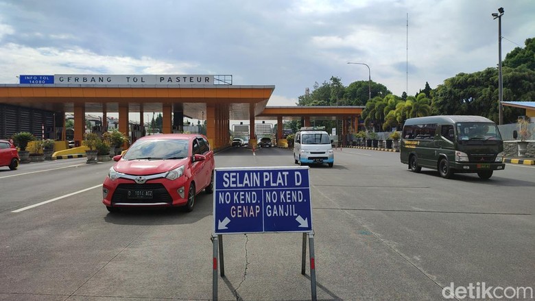 Ganjil Genap di Gerbang Tol Pasteur Ganjil Genap di Gerbang Tol Pasteur