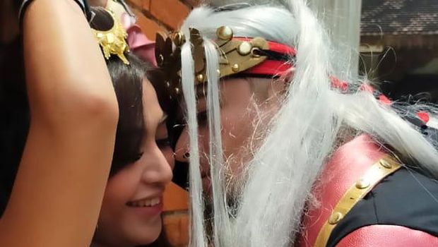 Gege Fransiska beradegan mesra dengan Choky Andriano.