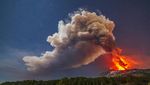 Ngeri dan Takjub, Begini Dahsyatnya Letusan Gunung Etna di Italia