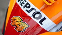 Area depan motor buat Pol Espargaro lengkap dengan nomor start 44. Foto: Instagram @katrosgarage