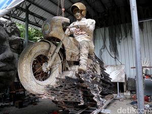 Ini Patung Jokowi Naik Motor yang Siap Meriahkan MotoGP Mandalika