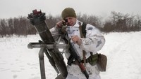 Bantuan militer pun berdatangan dari sejumlah negara untuk membantu Ukraina bersiap menghadapi ancaman invasi Rusia. AP Photo/Andrew Marienko.