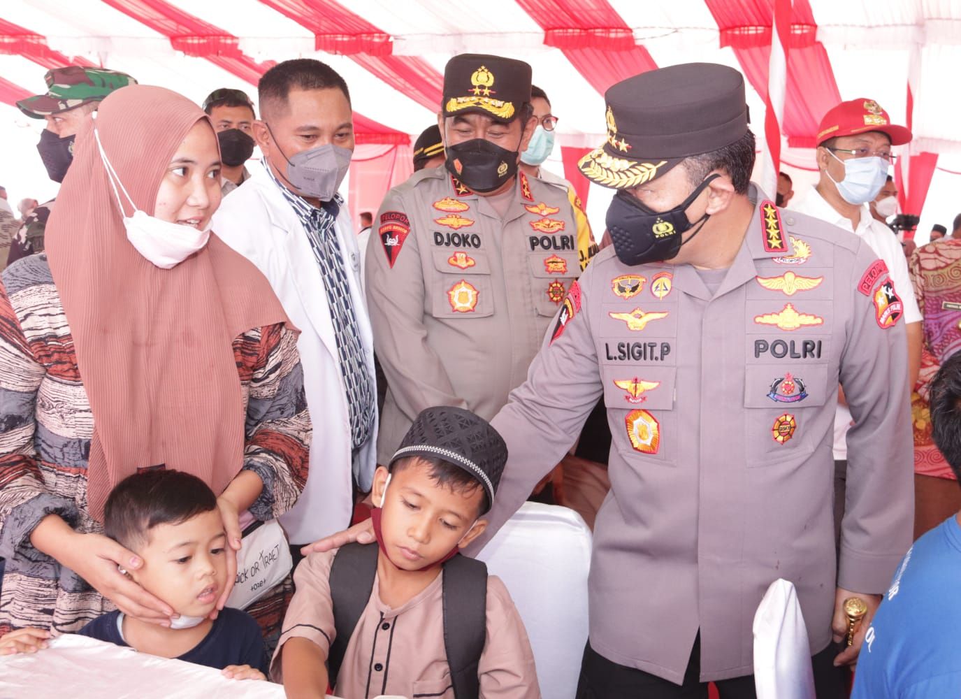 Kapolri Jenderal Listyo Sigit meninjau langsung akselerasi vaksinasi di willayah NTB