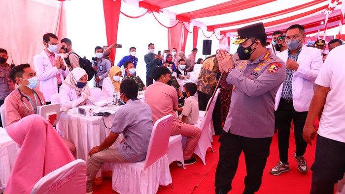 Kapolri Jenderal Listyo Sigit meninjau langsung akselerasi vaksinasi di willayah NTB