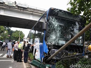 Lagi-lagi Kecelakaan TransJ, Kini karena Sopir Hilang Kendali