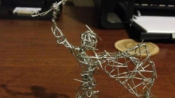 Saat penjepit kerta disulap jadi figur aksi. Kreatif kan? dok. Brightside