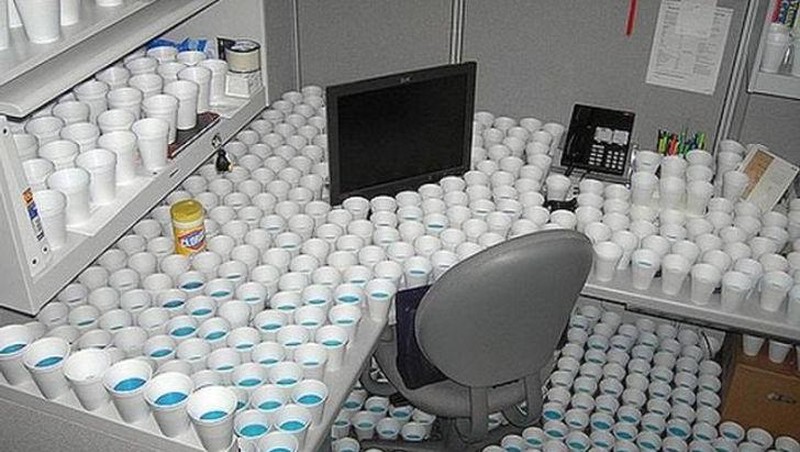 Bosan tidak melulu berdampak buruk, seperti yang satu ini. Nampaknya kebosanan justru menghasilkan banyak kreativitas yang bisa bikin tertawa. Lihat deh, Jumat, (11/2/2022).