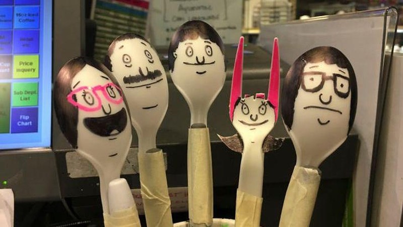 Bosan tidak melulu berdampak buruk, seperti yang satu ini. Nampaknya kebosanan justru menghasilkan banyak kreativitas yang bisa bikin tertawa. Lihat deh, Jumat, (11/2/2022).