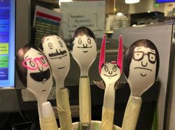 Kocak! Begini Jadinya Kalau Kelamaan Menghabiskan Waktu di Kantor