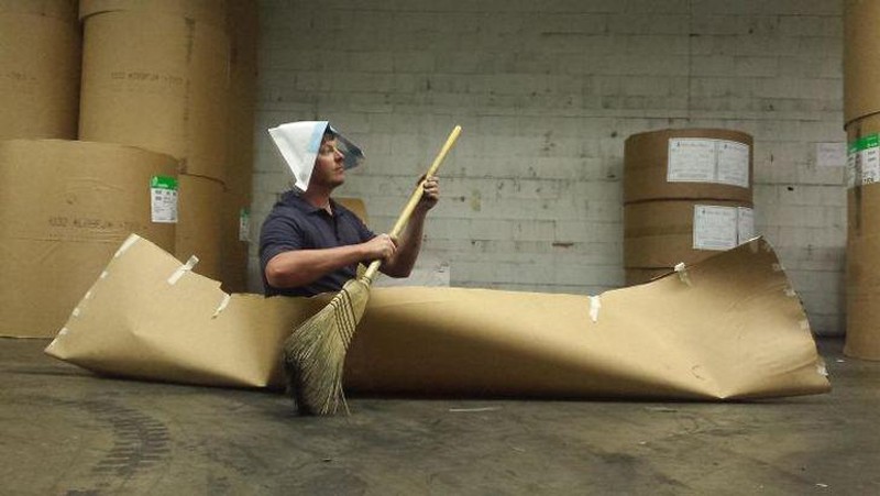 Bosan tidak melulu berdampak buruk, seperti yang satu ini. Nampaknya kebosanan justru menghasilkan banyak kreativitas yang bisa bikin tertawa. Lihat deh, Jumat, (11/2/2022).