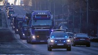 Konvoi kendaraan tempur dan peralatan militer AS tiba di Rumania melalui Jerman.