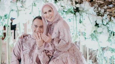 7 Detail Lamaran Venna Melinda dan Ferry Irawan, Cincinnya Bikin Salfok