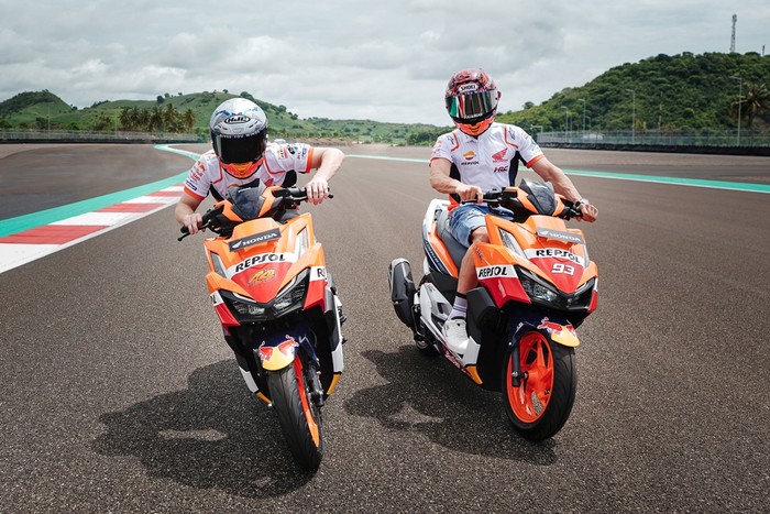 Enjoy Banget! Marquez dan Espargaro Keliling Sirkuit Mandalika Naik