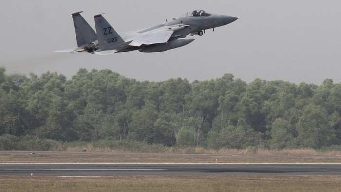 Mau Dijual AS ke Indonesia, Intip Kecanggihan Jet Tempur F-15 Departemen Luar Negeri AS menyetujui rencana penjualan jet tempur F-15 ke Indonesia. Jet tempur buatan AS ini memiliki beragam keunggulan. Apa saja?