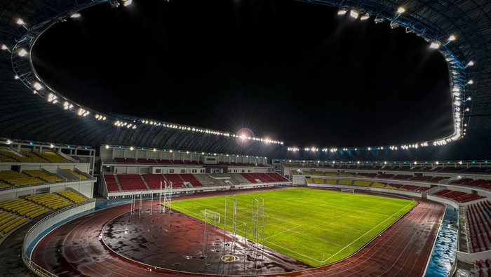 Uji coba 265 lampu dilakukan di Stadion Jatidiri Semarang. Diketahui, uji coba dilakukan guna pastikan kesiapan target penggunaan stadion pada 2023 mendatang.