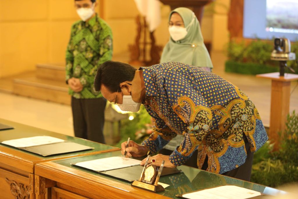 Penandatanganan Nota Kesepakatan Pemanfaatan Candi Prambanan dan Candi Borobudur untuk Kepentingan Agama Umat Hindu dan Umat Buddha Indonesia dan Dunia.