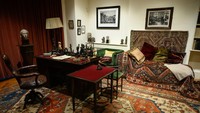 Objek tersebut berupa materi penelitian yang sempat diselundupkan dari Jerman pada saat Freud melarikan diri.