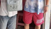 Fabio Quartararo juga membeli paket internet di kios pulsa yang sama. Foto: Instagram