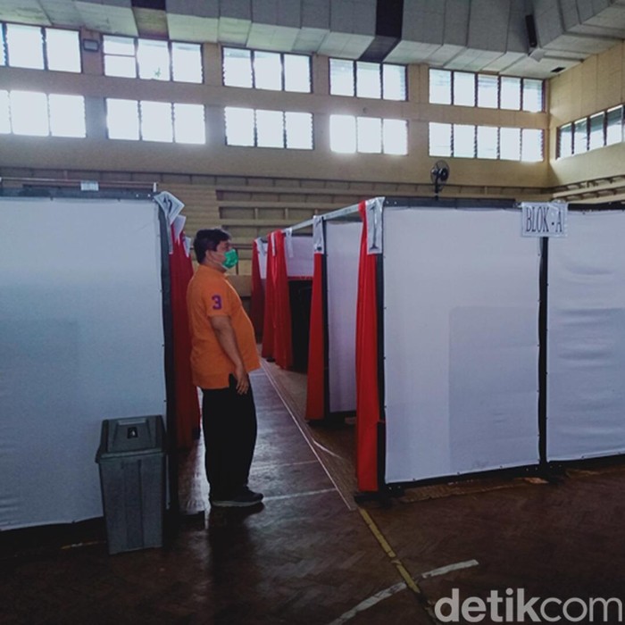 Pengecekan terakhir GOR Gelarsena Klaten untuk lokasi isolasi terpusat COVID-19, Jumat (11/2/2022).